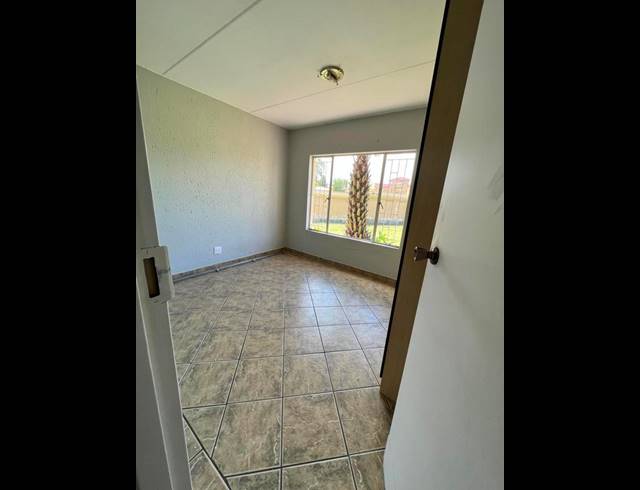 2 BEDROOM TOWNHOUSE FOR SALE IN DALPARK EXT 1